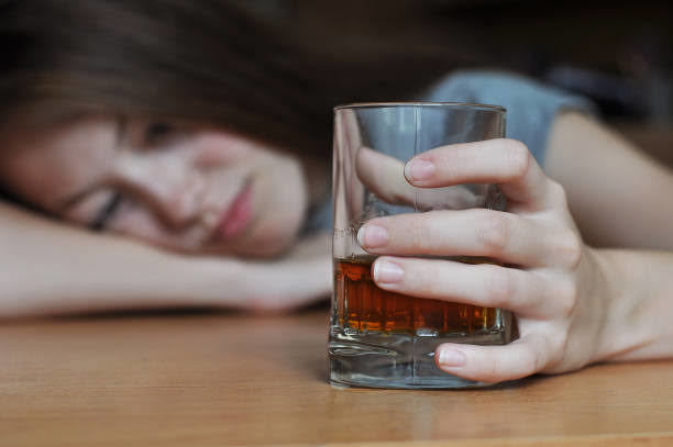 30 yaş üstü bekar kadınlarda neden sigara alkol ve depresyon hapı kullanımı arttı?