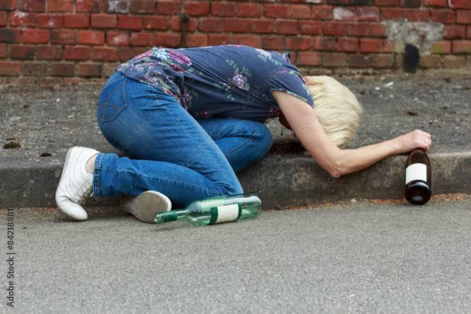 30 yaş üstü bekar kadınlarda neden sigara alkol ve depresyon hapı kullanımı arttı?