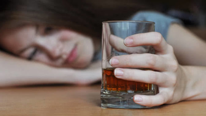 30 yaş üstü bekar kadınlarda neden sigara alkol ve depresyon hapı kullanımı arttı?