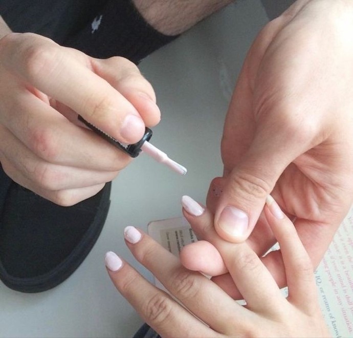 Küçük şeylerden mutlu olur musunuz 🤍💖💅?