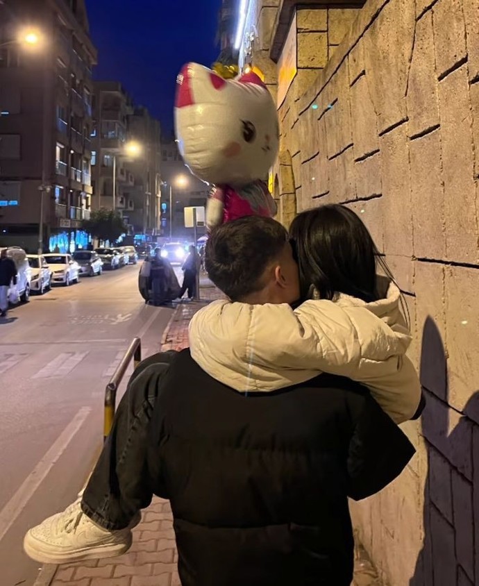 Küçük şeylerden mutlu olur musunuz 🤍💖💅?