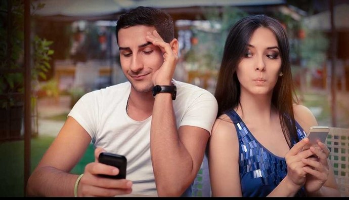 Sevgilinizin telefonunu karıştırırmısınız?