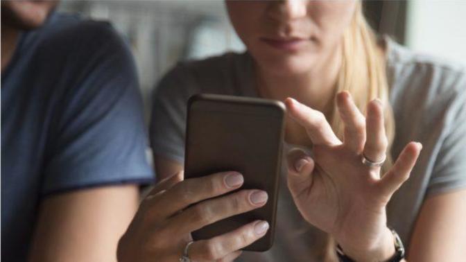 Sevgilinizin cep telefonunu "kurcalar" mısınız?