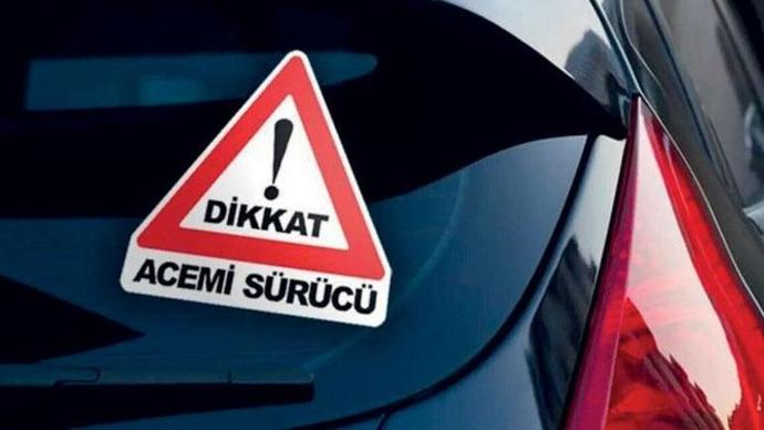Acemi şoförün arabasını trafiğe çıkarmaması pintilik midir?