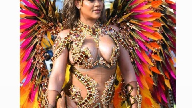 Rihanna'nın Rio Karnaval kostümünü beğendiniz mi?