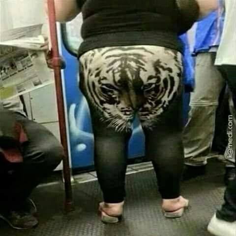 Sizce leopar desenli elbiseler tekrar moda olmalı mı?