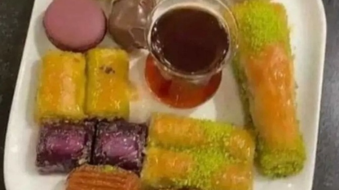 Çok şükür çaya şeker atmıyorum baklava bandırsam sizce diyetim bozulur mu🤗🤗🤗🤗?