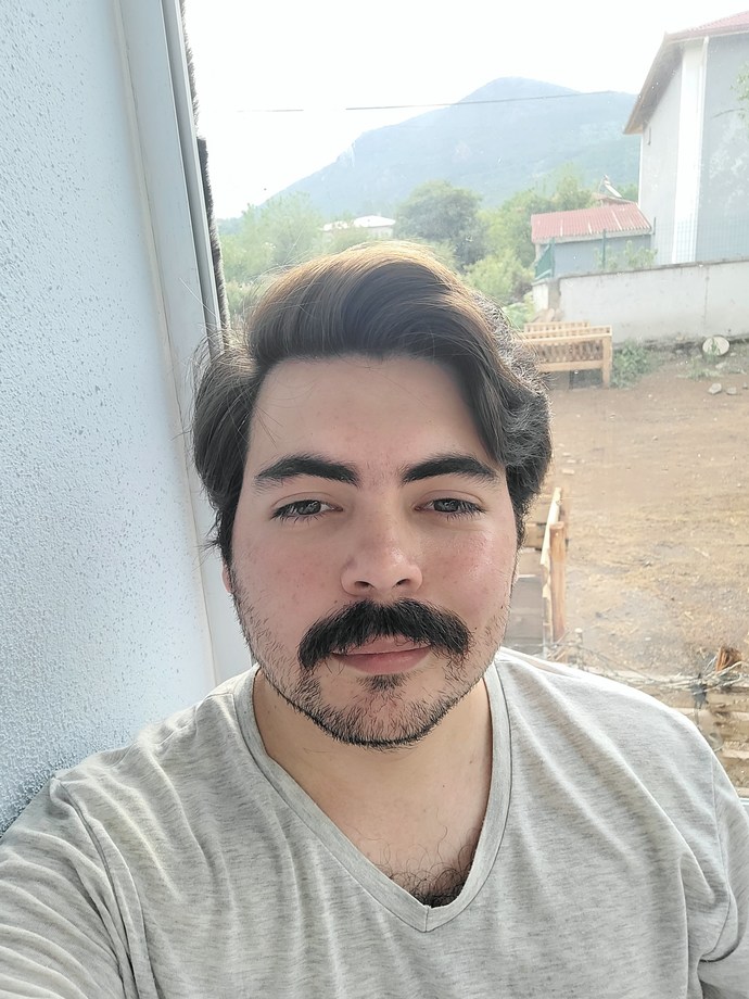 Toplumda neden sacma algı var uzun boylu olunca uzun erkek isteme hakkın var felan onemli olan karakter degilmi?