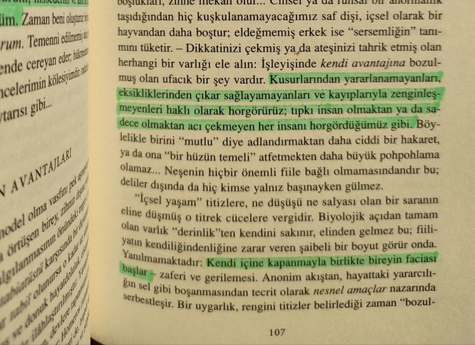 Okuduğunuz kitaptan rastgele bir sayfa açın, gözünüze çarpan ilk cümle nedir?