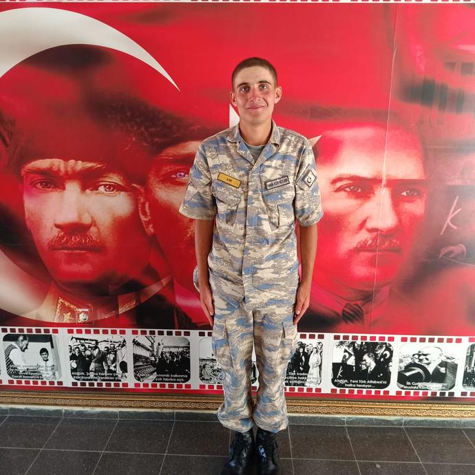 Üniforma yakismismi?