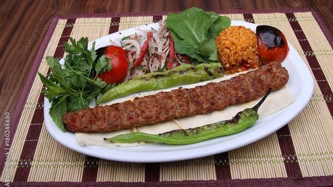 Kebabın yanında pilav yenir mi?
