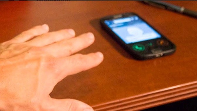 Telefonun çalıyor, baktın rehberinde olmayan bir numara, açar mısın?