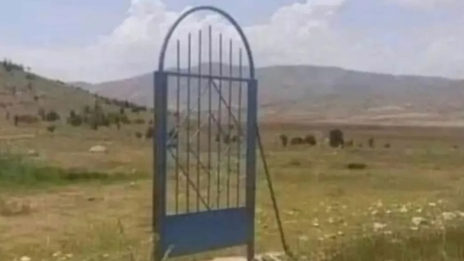 Artık kapım herkese kapalı, lütfen ısrar etmeyin🤭(yan taraf açık ordan gelin) sizce nerenin kapısı bu🤭🤭?