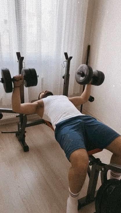 Evde spor yapmaya başladım spor salonuna verecek param yok sizde evde spor yapar mısınız?