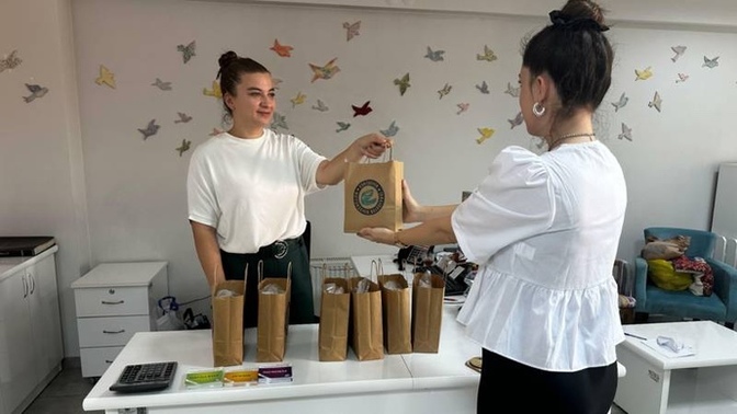 Eskişehir Büyükşehir Belediyesi, kadınlara her ay hijyenik ped desteği vereceğini açıkladı. Çok iyi değil mi?