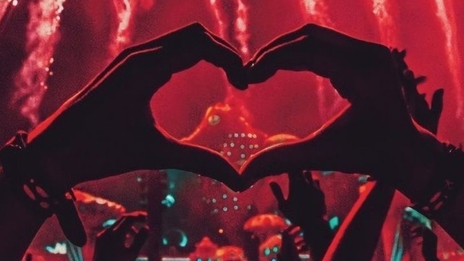 Konserlerde sonuna kadar duranlardan mısınız yoksa görmek istediği kısma gelip kaçanlardan mı?