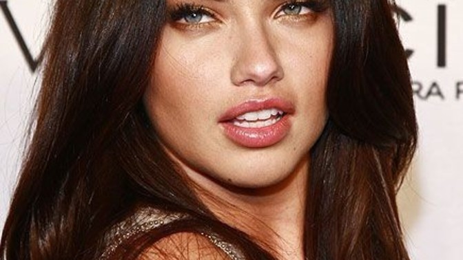 Adriana Lima'nın güzelliğine 10 üzerinden kaç verirsiniz?