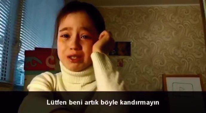 Bi kiz kilolu video cekiyor ve yorumlara bakar misiniz insanlar cok kötü degil mi?