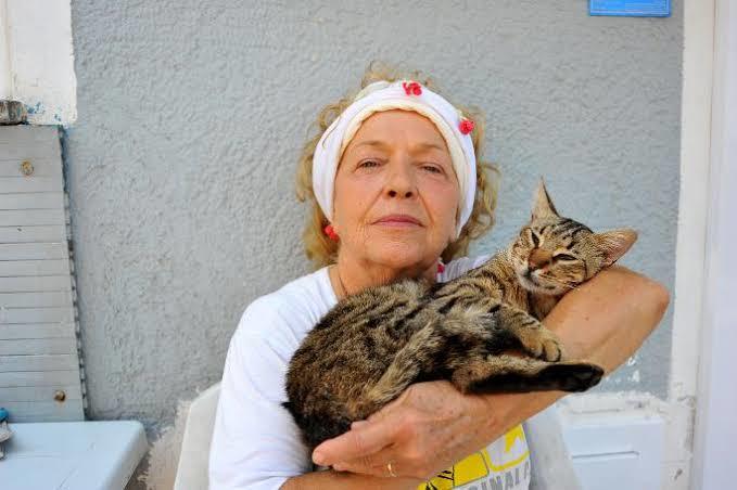 30 yaş üstü bekarım ve kedi besliyorum mutluluğu en güzel yaşayacağım zamanım geçmiş midir?
