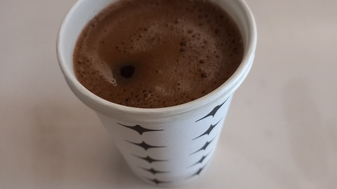 Türk kahvesi karton bardakta içilmez mi?