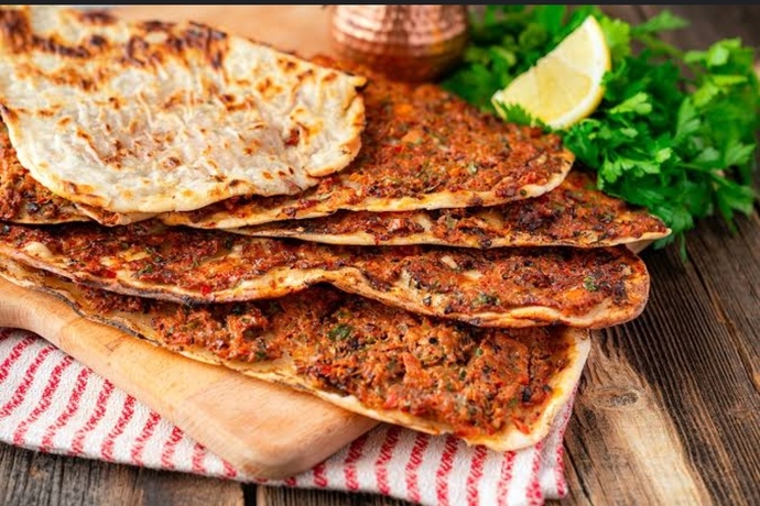 Bur oturuşta kaç lahmacun yersiniz😂?