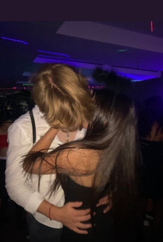 Bar/ Clup gibi yerlerde eğlenmeye gider misiniz?