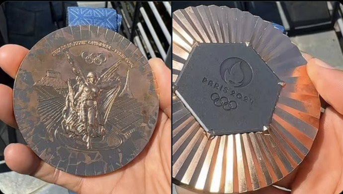 Paris 2024 Olimpiyatlarında verilen madalyaların bazıları bir süre sonra değişime uğradı. Sizce verilen madalyalar nasıl bu hale geldi?