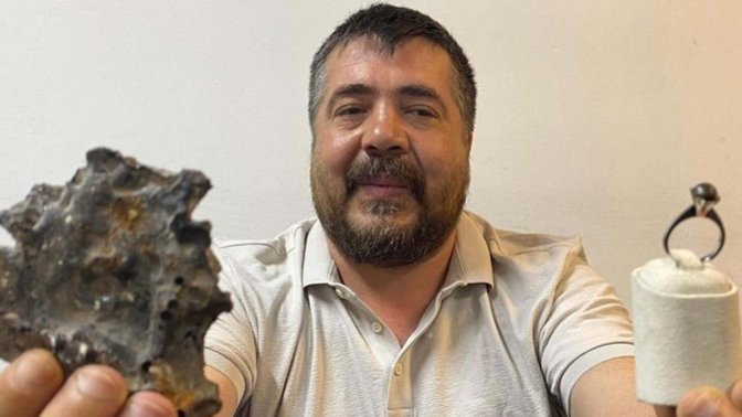 Antalya'da bir kişi bulduğu meteor taşından eşine tektaş yüzük yaptırdı. Size verilen en değişik hediye neydi?