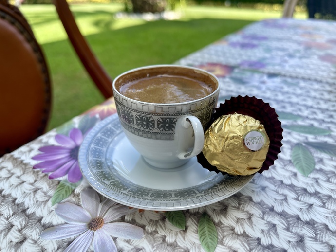 İçtin mi kahveni? Kahvene illa eşlik edecek biri olmalı mıdır?