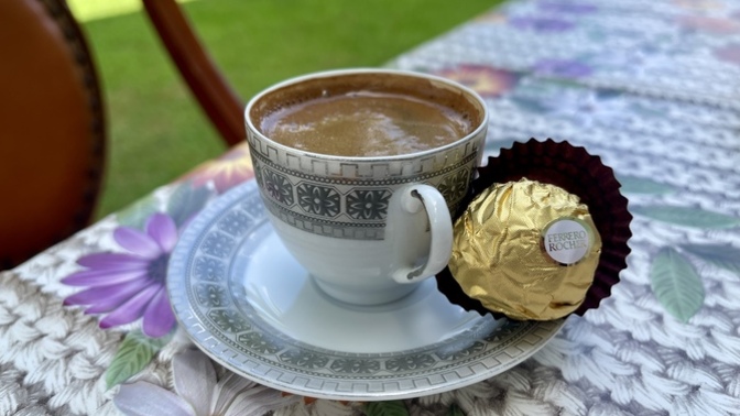 İçtin mi kahveni? Kahvene illa eşlik edecek biri olmalı mıdır?
