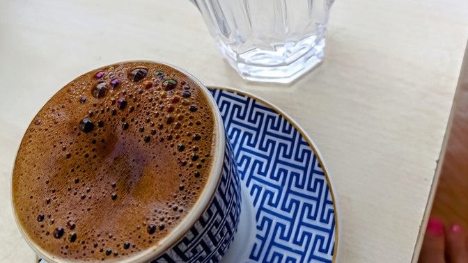 Kendime kahve içiyorum siz ne yapıyorsunuz?