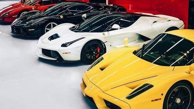 Ferrari arabalarıyla dolu bir garajınız olsaydı hayatta daha mı mutlu olurdunuz?
