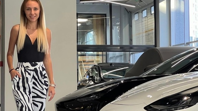 Tesla marka araba seven kadından sizce olur mu?