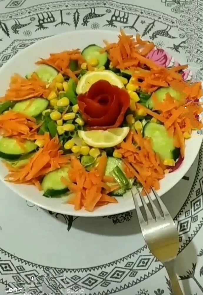 Renkli kişiliğimi yansıtan salatam nasıl olmuş?
