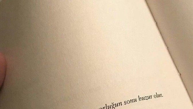 Yalan olduğunu bile bile inandığın bir cümle yazar mısın?