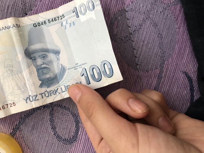 100 tl yırtılmıstı bantladım marketler veta atm kabul eder mi?