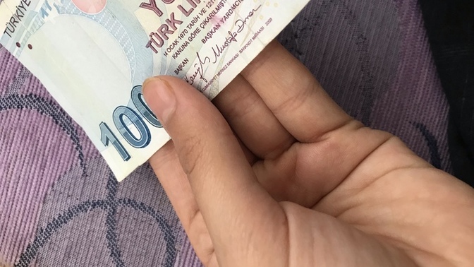 100 tl yırtılmıstı bantladım marketler veta atm kabul eder mi?