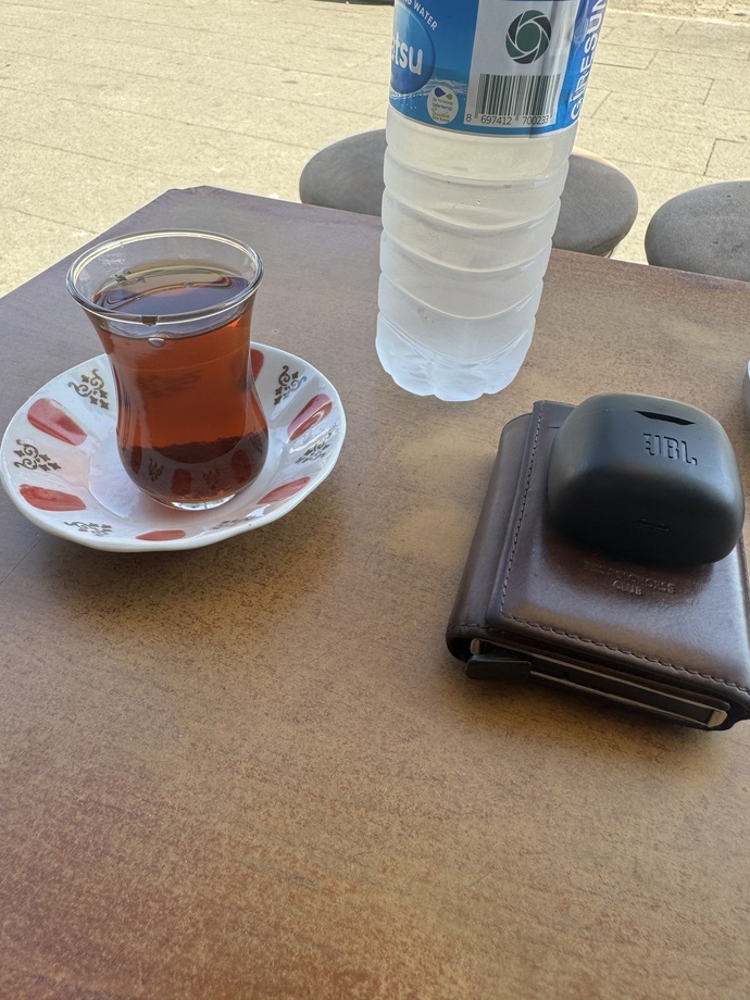 Kıraathane çayı mı yoksa lüks cafe çayı mı daha lezzetli☕️?
