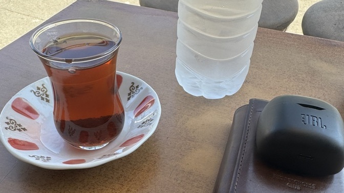 Kıraathane çayı mı yoksa lüks cafe çayı mı daha lezzetli☕️?