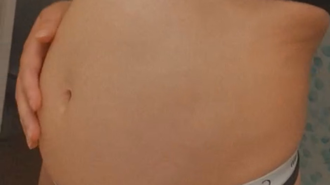 Kızlar, Göbeğini şişirmekten zevk alan kızlar var ve sanırım ben de onlardan birine denk geldim sizce daha önce duydunuz mu?