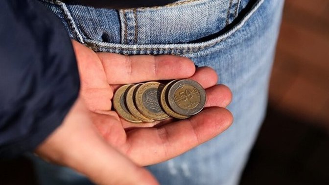Kasada 10 kuruş para üstünü bekler misin?