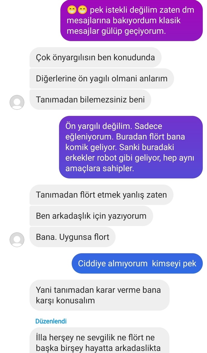 Sizce Instagramda flört ve ciddi ilişki olur mu? Dm mesajlarına bakıyordum bakın sohbet nasıl olmuş? ?