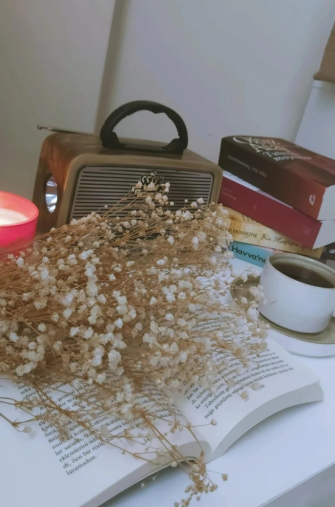 "Onun adını duymak, yıllardır açılmamış, tozlu bir müzik kutusu bulmak gibiydi.” #uçurtmaavcısı.