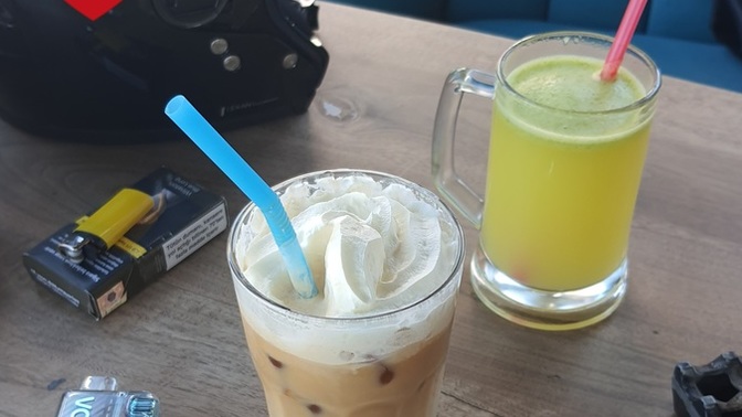 Sıcak yaz günlerinde limonata mı, soğuk kahve mi içilir?