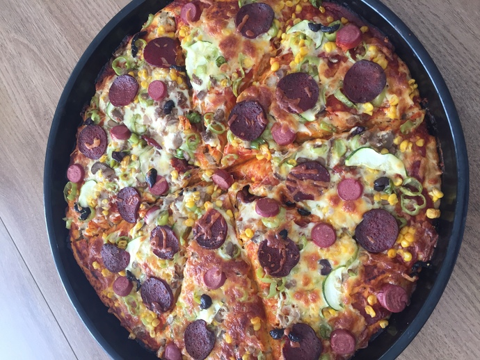 Dominosa meydan okudum, mayalı hamurdan bol malzemeli pizza yaptım, nasıl görünüyor?