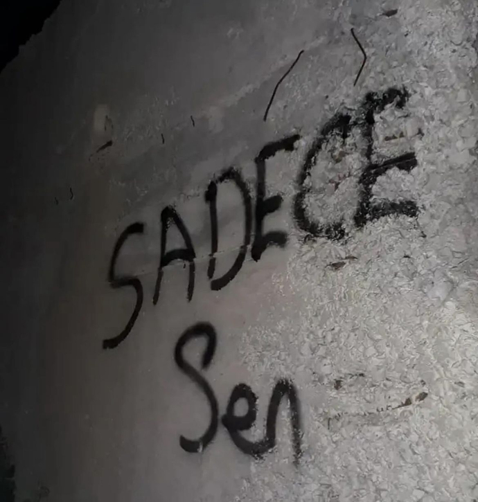 Duygularınızı itiraf etmediğiniz , daha sevgiliniz bile olmayan birini içten içe sahiplenir misiniz?