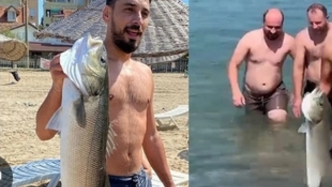 Yüzmek için girdiği denizden elinde 6 kiloluk levrek balığıyla çıktı! Sizce böyle bir şey mümkün olabilir mi?