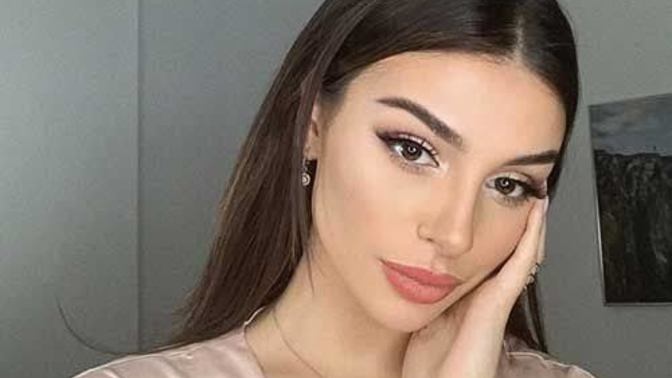Hangisi daha sade ve günlük makyaj için uygun?