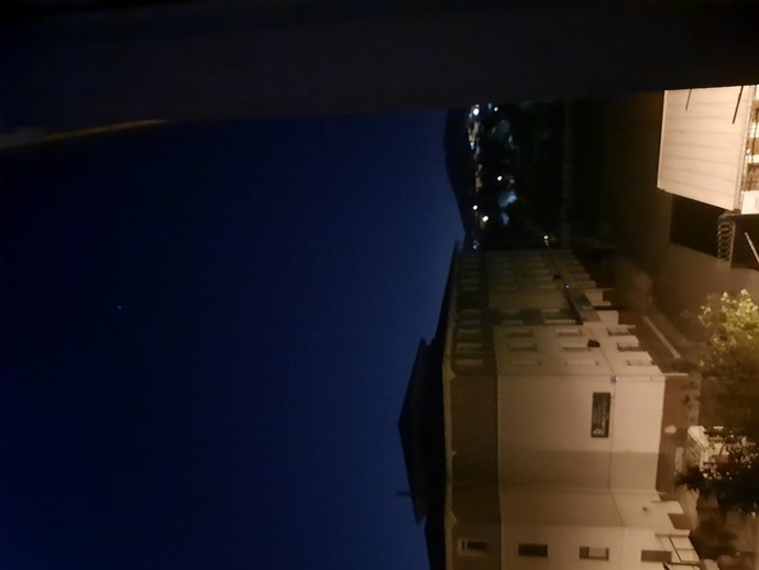 Gece gökyüzünü izlemek çok iyi hissettirmiyor mu?