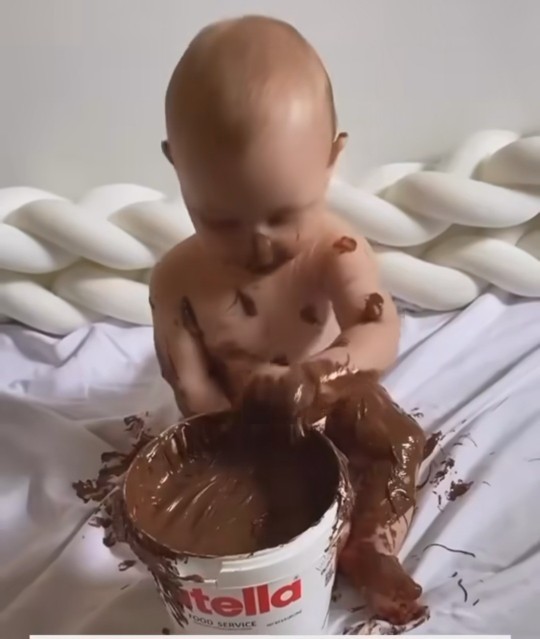 Tatlı krizine girdiğinizde nasıl bir kişiliğe bürünüyorsunuz 🤣 🤣 😋 😋?